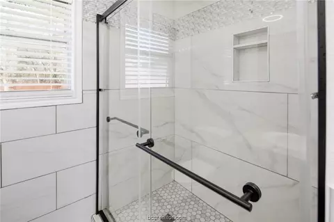 Bath - 2701 Wayside Dr, Bryan, TX 77802 photo 5 of 5