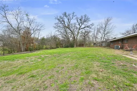 Exterior - 807 Esther Blvd, Bryan, TX 77802 photo 3 of 7