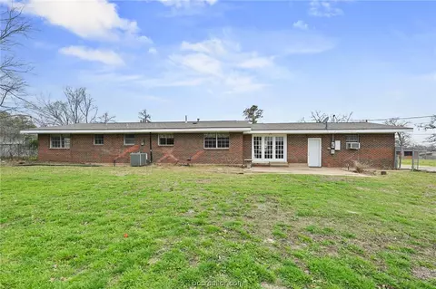 Exterior - 807 Esther Blvd, Bryan, TX 77802 photo 4 of 7
