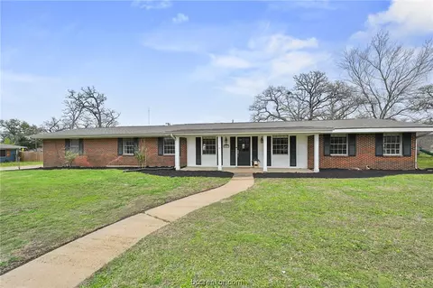 Exterior - 807 Esther Blvd, Bryan, TX 77802 photo 1 of 7