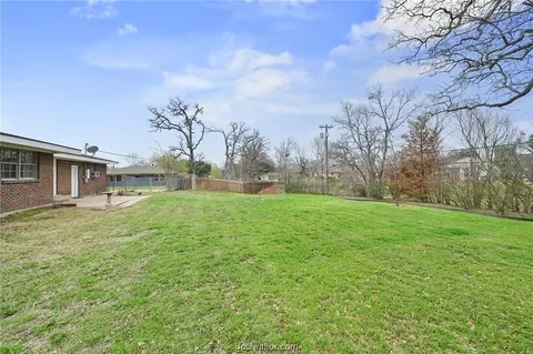Exterior - 807 Esther Blvd, Bryan, TX 77802 photo 5 of 7