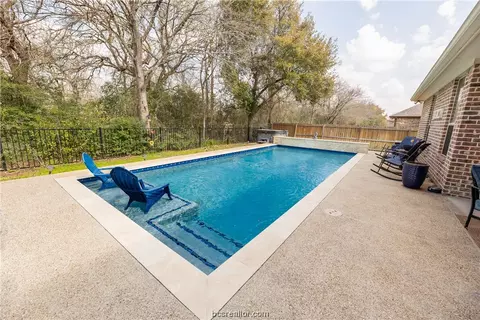 15611 Long Creek Ln, College Station, TX 77845
