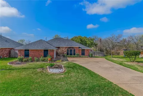 4204 Winchester Dr, Bryan, TX 77802