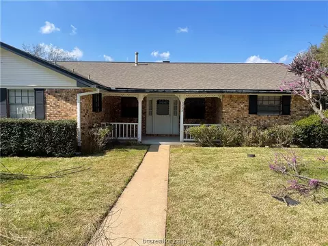 1533 Felder St, Navasota, TX 77868