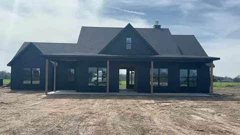 116 Court Side Dr, Snook, TX 77878