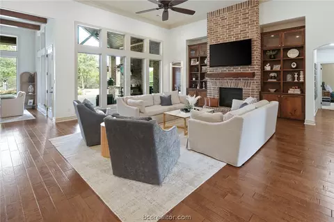 17361 Halona Ct, College Station, TX 77845