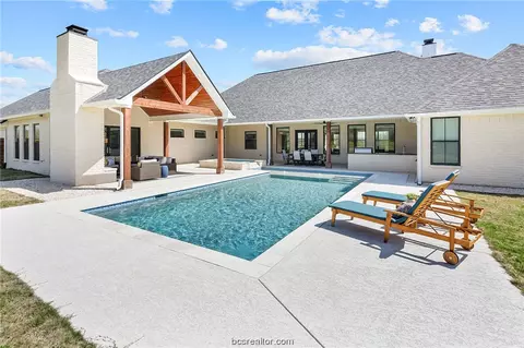 5880 Rain Meadow Dr, College Station, TX 77845