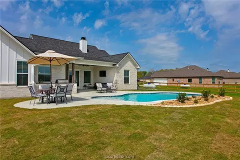Exterior - 10332 Whiskey River Rd, Bryan, TX 77808 photo 7 of 10