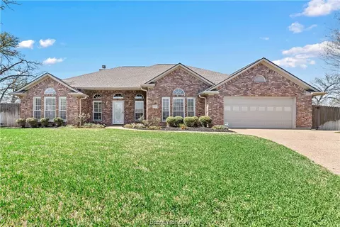 2200 W Mercers Lndg, Bryan, TX 77808