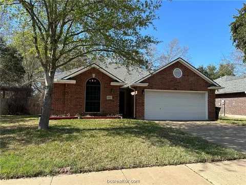 1720 Beaver Pond Ct, Bryan, TX 77807