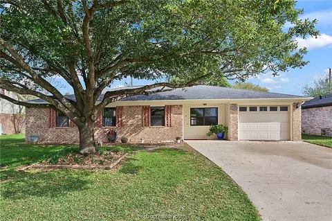 4329 Kirkwood Dr, Bryan, TX 77802