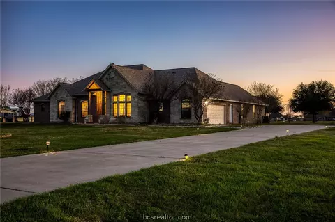 3333 Vaquero Dr, Bryan, TX 77808