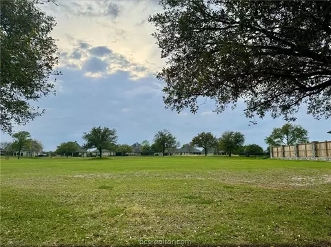 5110 Miramont Cir, Bryan, TX 77802