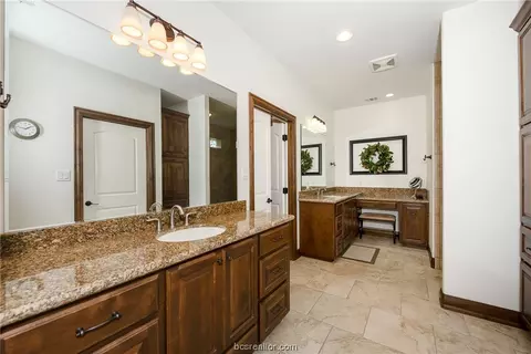 Bath - 10601 Commonwealth Dr, Iola, TX 77861 photo 2 of 4