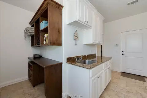 Kitchen - 10601 Commonwealth Dr, Iola, TX 77861 photo 6 of 6