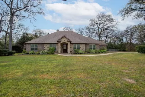 10601 Commonwealth Dr, Iola, TX 77861