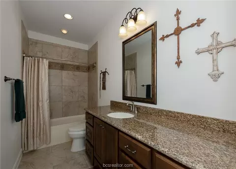 Bath - 10601 Commonwealth Dr, Iola, TX 77861 photo 4 of 4