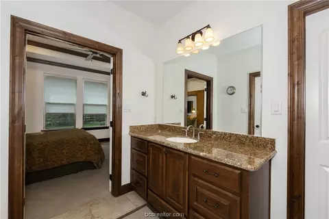 Bath - 10601 Commonwealth Dr, Iola, TX 77861 photo 1 of 4