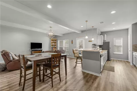 2815 Papa Bear Dr, College Station, TX 77845