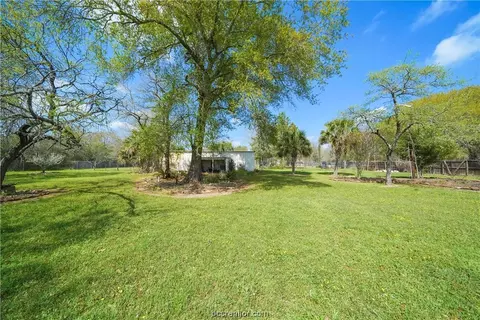 Exterior - 68 Windmill Dr, Hempstead, TX 77445 photo 8 of 8