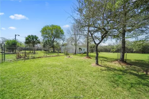 Exterior - 68 Windmill Dr, Hempstead, TX 77445 photo 2 of 8