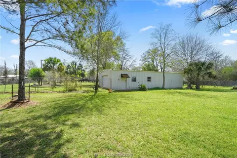 Exterior - 68 Windmill Dr, Hempstead, TX 77445 photo 3 of 8