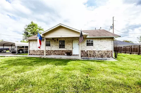 210 N Tammye Ln, Madisonville, TX 77864