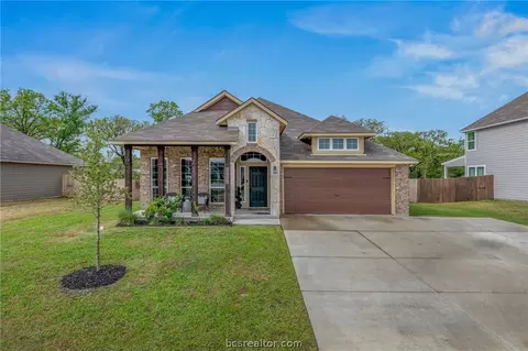 1426 Kingsgate Dr, Bryan, TX 77807