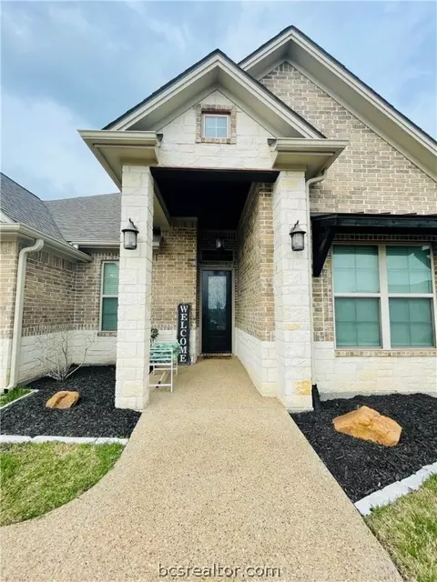 3040 Embers Loop, Bryan, TX 77808 photo 2