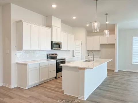 3169 Charge Ln, Bryan, TX 77808 photo 4