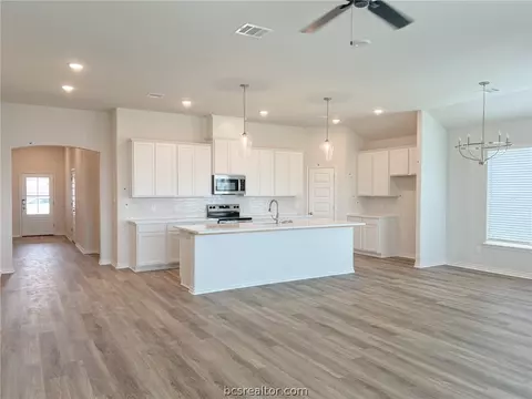 3169 Charge Ln, Bryan, TX 77808 photo 2