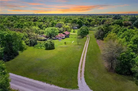 44 Pamela Ln, College Station, TX 77845
