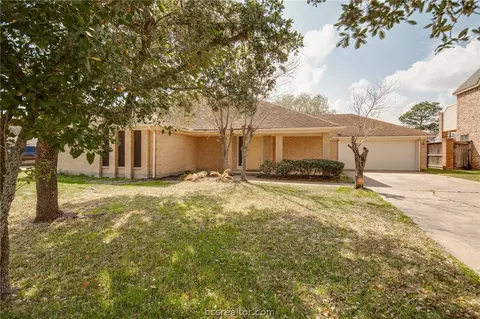 2344 W Briargate Dr, Bryan, TX 77802
