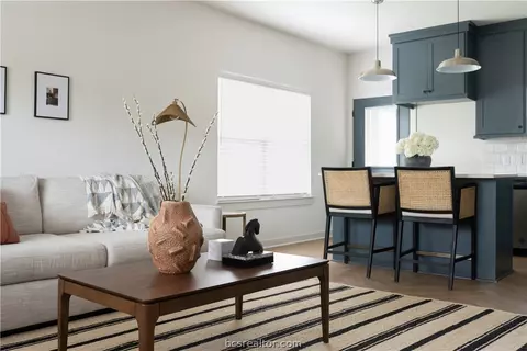 110 Lynn Dr, Bryan, TX 77801