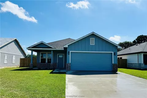 1607 Hackberry St, Hearne, TX 77859