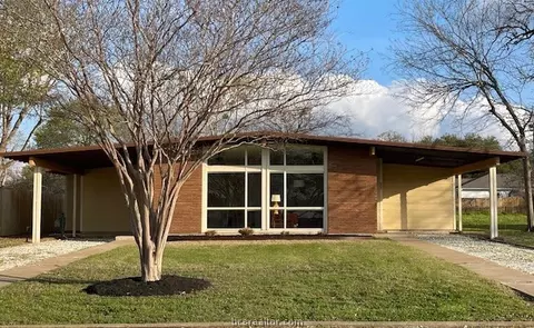 605-607 Mary Lake Dr, Bryan, TX 77801