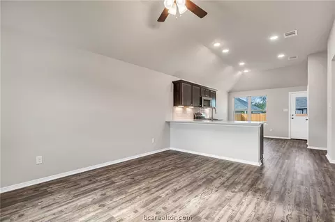 2817 Messenger Way, Bryan, TX 77803 photo 4