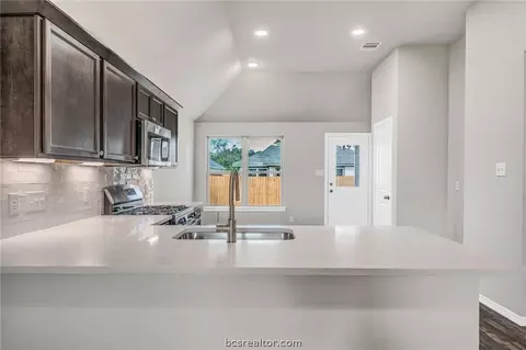 2817 Messenger Way, Bryan, TX 77803 photo 5