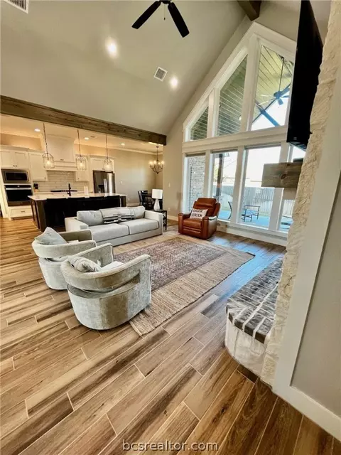 Living - 3621 Dawn Ct, Bryan, TX 77802 photo 4 of 5