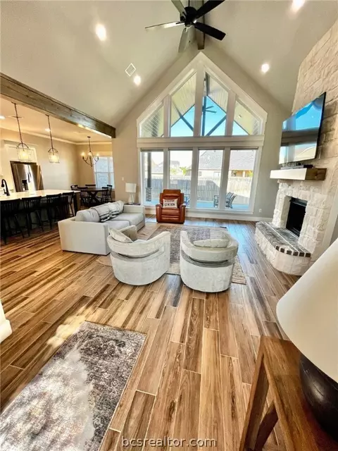 Living - 3621 Dawn Ct, Bryan, TX 77802 photo 2 of 5