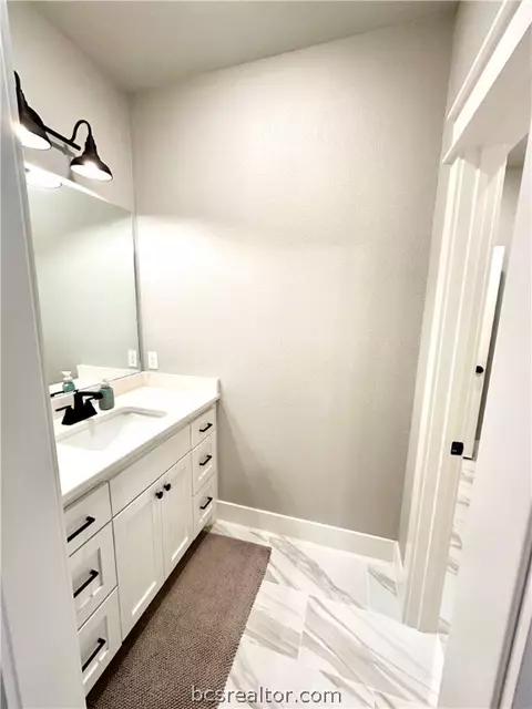 Bath - 3621 Dawn Ct, Bryan, TX 77802 photo 3 of 7