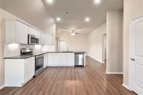 2802 Messenger Way, Bryan, TX 77803 photo 5
