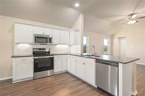 2802 Messenger Way, Bryan, TX 77803 photo 4