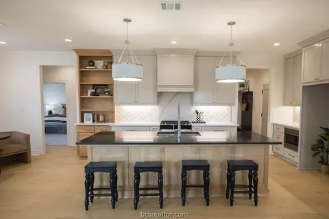 2920 Spector Dr, Bryan, TX 77808 photo 3