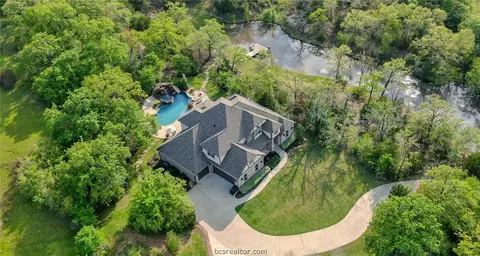 5212 Ruddy Duck Dr, College Station, TX 77845