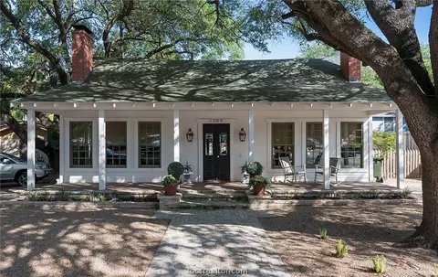 1209 Baker Ave, Bryan, TX 77803