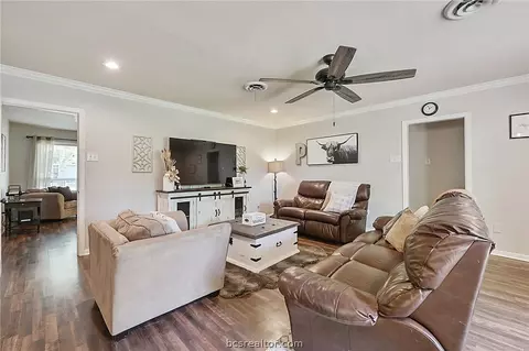 1204 Garden Ln, Bryan, TX 77802 photo 5