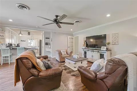 1204 Garden Ln, Bryan, TX 77802 photo 6