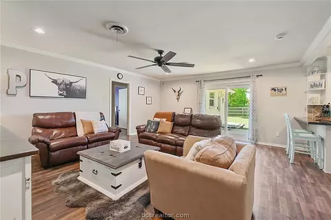 1204 Garden Ln, Bryan, TX 77802 photo 4