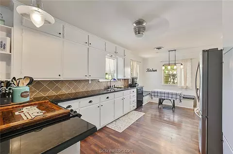 1204 Garden Ln, Bryan, TX 77802 photo 8